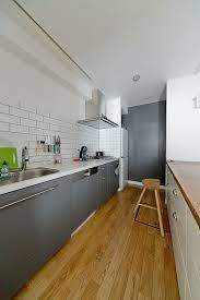 業者のバックアップを受けながらdiyで取り付けたキッチン キッチンや壁にはシックな黒をチョイス gladden キッチン 戸建リノベーション diy サブウェイタイル リノベりす キッチン キッチン カップボード サブウェイタイル