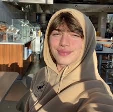 Miles Dawson (@miles.i.dawson) • Instagram photos and videos