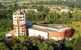 Detine in patrimoniu o valoroasa colectie de piese de arheologie si istorie, numismatica, medalistica si aproximativ 35 000. Complexul Muzeal De Stiinte Ale Naturii Ion Borcea Municipiul BacÄƒu Calator Prin Romania