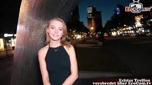 Süße deutsche blonde Teen mit kleinen Titten beim echten Sextreffen -  XVIDEOS.COM