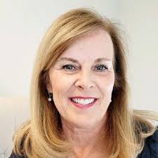 Karen Dillard's Instagram, Twitter & Facebook