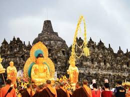 Buat yang ga tau peta, jaraknya itu ga ada yang dekat dari magelang. Melihat Cerita Perayaan Waisak Dari Tahun Ke Tahun Halaman 1 Kompasiana Com