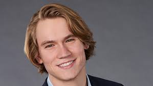 Pavelka was eliminated by jillian harris on the 5th season of the bachelorette. Who Is John Paul Jones 5 Things About The Bachelorette Contestant Hollywood Life
