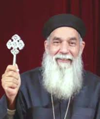 القمص مرقس عزيز ظلموه كثيراً في مصر، و طلبوا من البابا ابعاده عن الكنيسة  المعلقة الي الخارج بعد ان فضح الفساد الوزاري في تبديد الأموال المخصصة  لترميم الكنيسة المعلقة .... ظلمته مصر