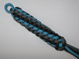 Paracord Schlusselanhanger Anleitung Mit Geheimfach In Deutsch Auch Als Blog Paracord Schlusselanhanger Paracord Armband Selber Machen
