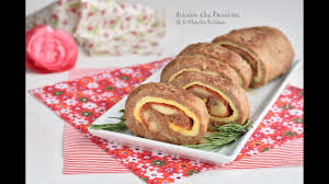 Preparate quindi una frittata, sbattendo le 3 uova e cuocendole in una padella antiaderente molto ampia così da avere una frittata molto sottile e larga. Polpettone Farcito Con Frittata Salame E Provola Ricette Che Passione Youtube