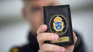 Apply for a passport or national id card (information from the police). Poliserna Vill Inte Att Kriminella Ska Veta Deras Namn Radio Sweden Pa Latt Svenska Sveriges Radio