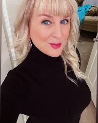 You can never go wrong with a little black dress and a pair of vans. 🖤🤘  FitnessThreads