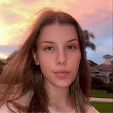 I wanted to share this beautiful little heart that my granddaughter made  🩷💖 Pattern: https://cutt.ly/WelXz5dT