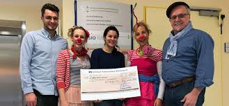 Si tratta di un codice standardizzato a. Burger King Franchisenehmer Familie Und Vr Bank 2000 Eur Spende Geht An Die Klinikclowns Wurzburg Klinikclowns Lachtranen Wurzburg E V