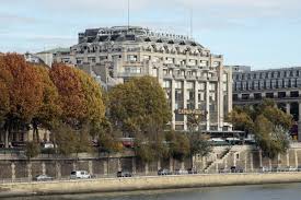 La samaritaine had its heyday in the 1930s but later declined and was bought by luxury brands group lvmh in 2001. Ofcsrykkhhksqm