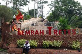 Para pendaki hanya perlu membayar tiket masuk wisata sebesar 5ribu saja per orangnya. Lokasi Dan Jam Buka Lembah Tretes Kediri Persembahan Wisata Terbaru Dari Kota Tahu Yang Siap Untuk Diburu Daka Tour