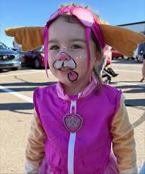 I am LIVE until 1pm at @shoprookwood Stroll and Shop!! Face painting, farm  animals and lots of candy! #ad Dress up the kiddos and come join me! My  niece and nephews just