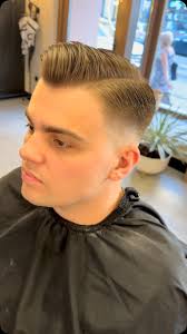 Przystojniaczek z tego Pana młodego 💯, @meewosh_wawrzyniak będzie piękne  wesele 😍, #barbershop #poznan #barber #haircut #reuzel #weeding  #weedinghair