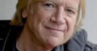 Justin being interviewed by Irish singer songwriter Phil Coulter in 2004.  Justin is so charming, and plays a bit of Blue Guitar and Forever Autumn.