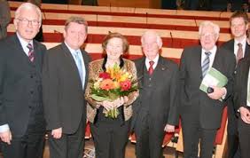 Biedenkopf gab als grund später an, er habe gemeinsam mit seiner ehefrau ingrid dem land dienen wollen. Konrad Adenauer Stiftung Ein Vordenker Der Massstabe Gesetzt Hat