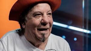 La noche que Romay lo “empujó” al escenario, el pánico que le tenía el  público y su parentesco con Teresa Parodi: vida y obra de Jorge Corona