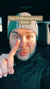 Chris Coronado (@chrisdoesrealestate)