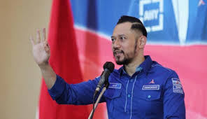 Plt ketua dpd demokrat jatim emil elestianto dardak mengatakan, pertemuan itu merupakan lanjutan dari program safari ramadhan yang sudah berlangsung di beberapa daerah sebelumnya. Ketua Dpd Demokrat Se Indonesia Ikrarkan Janji Setia Ke Ahy Ada Emil Dardak