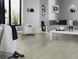 Zici CÄƒ E Parchet Dar E PardosealÄƒ ModularÄƒ Cu BandÄƒ AdezivÄƒ O PoÈ›i Monta È™i Peste Gresia Veche Ingenios Adela Parvu Interior Design Blogger