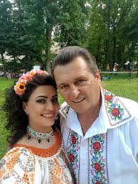 In aceasta saptamana alte vedete raspund invitatiei la circ, sub comanda sa totul de infaptuieste intocmai altfel se lasa cu celebrele corectii, unii se vor arata obisnuiti cu munca iar altii doar certati cu ea insa ruby vede ca sarcinile sunt cel mai greu de impartit si toti le vor pe cele usoare insa nu vor. Poftiti Pe La Noi Click Mobile