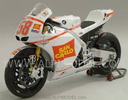 Honda gresini on wn network delivers the latest videos and editable pages for news & events, including entertainment, music, sports, science and more, sign up and share your playlists. Minichamps Honda Rc212v Team San Carlo Honda Gresini Motogp 2011 Marco Simoncelli 1 12 Scale Model