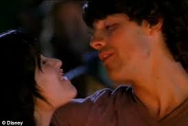 Nonton adalah sebuah website hiburan yang menyajikan streaming film atau download movie gratis. Joe Jonas Kisses Demi Lovato But They Re Not Back Together It S Only For New Disney Movie Camp Rock 2 Daily Mail Online