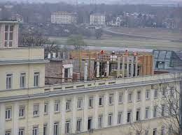 Considering ourselves experts in fashion/luxury business strategy consulting, our mission here is to help: Umbau Haus 19 Galerie Deutsch