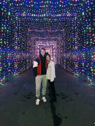 Christmas Lights Date Christmas Couple Pictures Cute Couples Cute Relationship Goals