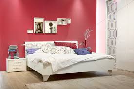 Preise vergleichen und bequem online bestellen! Weisses Schlafzimmer Mit Roter Wand Lizenzfreies Foto 9362304 Bildagentur Panthermedia
