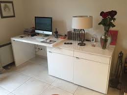 Besoin de ranger les objets du quotidien ou d exposer des objets qui vous sont chers. Bureau Fait Maison Avec Des Meubles De Cuisine Ikea Le 1er Caisson Permet De Cacher L Imprimante Et L Meuble Cuisine Meuble De Cuisine Ikea Bureau Fait Maison