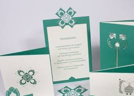 Stellen sie ihr menü mit einer stilvollen menükarte schließlich ist eine hochzeitsfeier im leben ein einzigartiges ereignis und daher verdient auch die. Menu Aufsteller Integriert Sich Schon In Die Optik Eurer Veranstaltung Tausendschon Karten