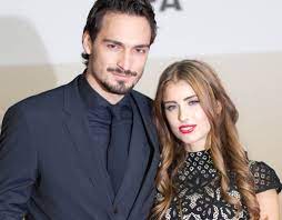 Emre can und mats hummels dürften allerdings bald wieder einsatzbereit sein. Cathy Hummels Und Mats Hummels Trennung Jetzt Spricht Die Moderatorin Klartext News De