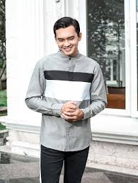 Warna biru navy ini nyatanya lebih beken dengan nama biru dongker di indonesia. Foto Gaya Ikbal Fauzi Pakai Baju Koko Dipuji Makin Memesona Hot Liputan6 Com