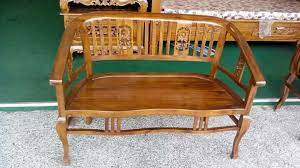 Siapa yang berfokus membuat kerusi, meja, sofa dan sebagainya. Kerusi Kayu Pagar Rumah