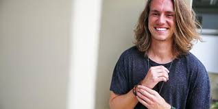 Vitor kley veio no #pipocanja e tocou uma versão exclusiva de morena, seu mais uma paródia de futebol da música morena de vitor kley e vitor kley e bruno martini, sobre a primeira rodada. De Vitor Kley A Serginho Moah Confira Musicos Que Homenagearam As Amadas Em Cancoes Gzh