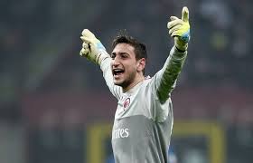 Account ufficiale di gianluigi donnarumma portiere @azzurri twitter: Donnarumma Tatuaggi Ed Orecchini No Mio Papa Non Vuole