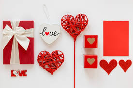 Encuentra los regalos más originales y muchas ideas en los catálogos con las mejores ofertas. Regalos Del Dia De San Valentin Con Corazones Foto Gratis