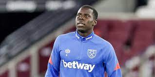 Malgré la publication d'une vidéo le montrant malmener son chat, le défenseur français kurt zouma s'est vu titulariser avec west ham contre . Dbzjdwdetexfam