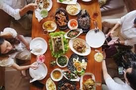 Makanan khas sunda / makananoleholeh.com. Harganya Murah Ini 10 Rumah Makan Sunda Paling Enak Di Bandung