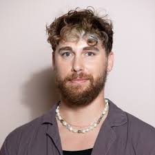 H&M Partners with Tess Holliday to Expand Size-Inclusive Offerings: This…