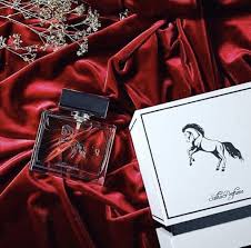 عطر فرس فرسه أصيله في ساسها تفخر على العز تختال محشومتن في عز شيخن رعاها عطر يروي قصص الحب ويطلق عنان العشق والغرام السعر ٩٠ دك حياكم الله دار صال