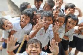 Kita bincang bagaimana masuk sekolah, ambil suhu. Ini Lirik Lagu Hari Pertama Masuk Sekolah Ada Versi Daring Sonora Id