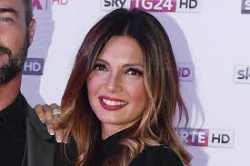 Il conduttore del tg satirico e la donna sono stati sposati per ben 20 anni. Chi E Alessia Mancini Figli Marito E Vita Privata Dell Ex Velina