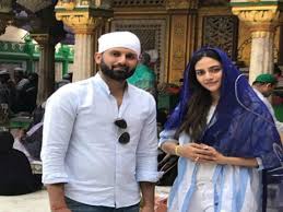 In june 2019, nikhil married an actress turned politician nusrat jahan. Nusrat Visits Nizamuddin Dargah With Hubby Nikhil Bengali Movie News Times Of India