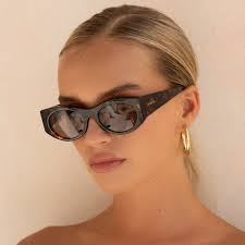 Layla Womens Fashion Oval Sunglasses