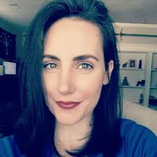 Jillian Dennis's Instagram, Twitter & Facebook