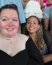 Alyssa and Emma (@sisters.of.tomorrowland) • Instagram photos and videos