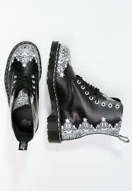 Faites vos choix de soldes dr. Pin On Doc Martens