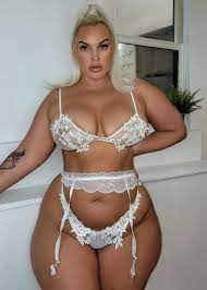 ShoppingbagSara - Free pics, galleries & more at Babepedia